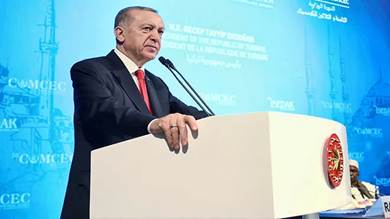 الرئيس التركي رجب طيب أردوغان يلقي كلمة أمام اللجنة الدائمة للتعاون الاقتصادي والتجاري لمنظمة التعاون الإسلامي في إسطنبول